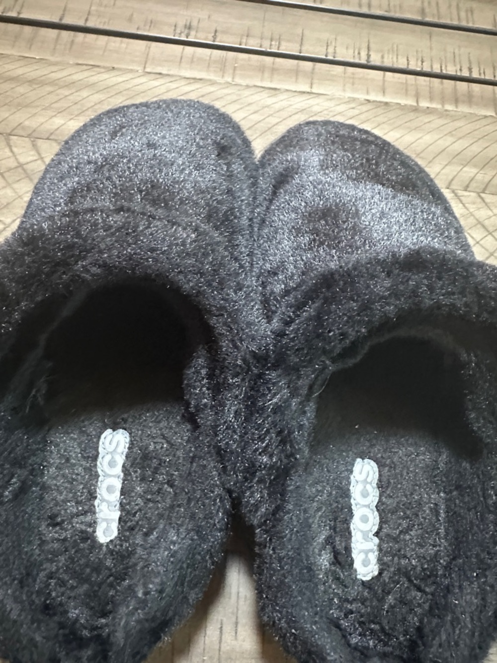 CROCS Classic Unfurgettable Clog Black Plush Fuzz Lined Clog - Picture 14 of 16